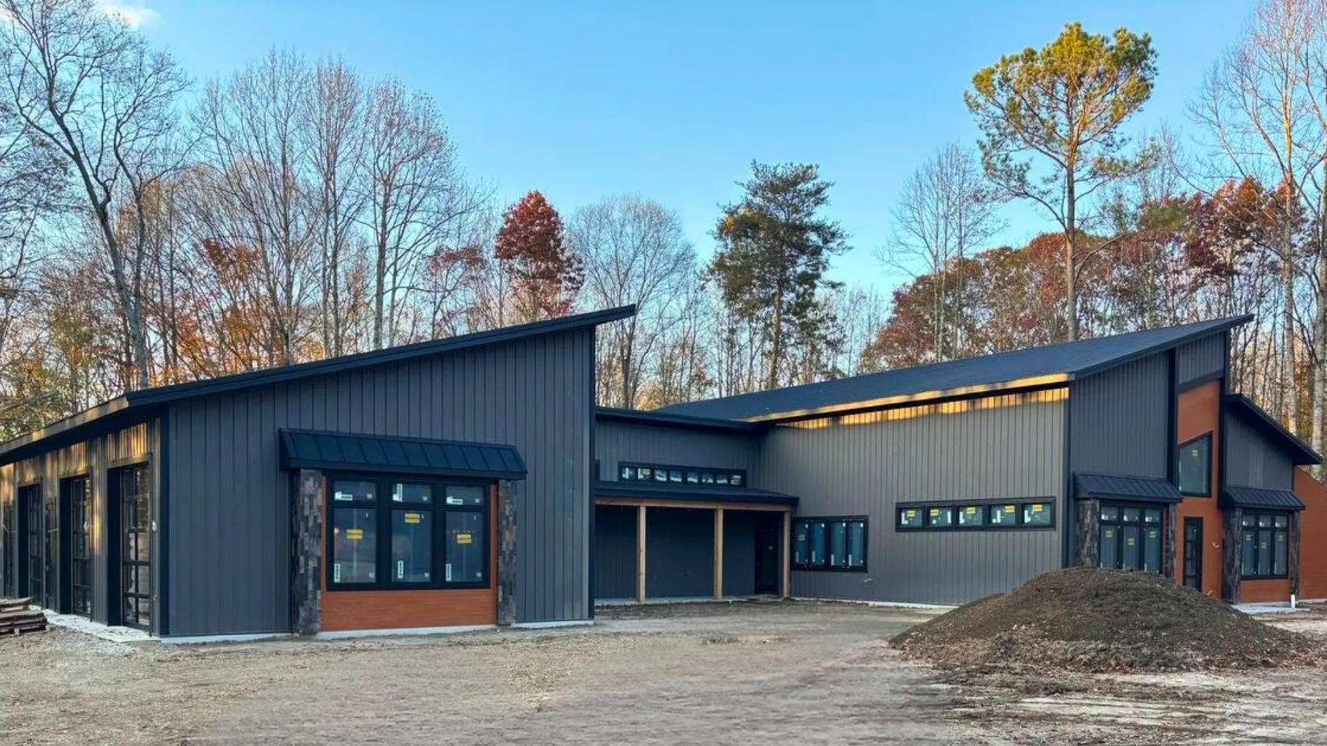 Custom barndominium construction Delaware Maryland Virginia - luxury pole barn homes steel frame barndominiums residential barn house builders Delmarva Peninsula by Titan Buildings